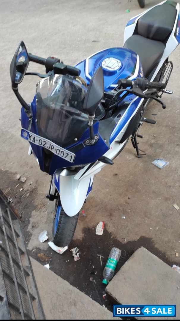Bajaj Pulsar RS 200