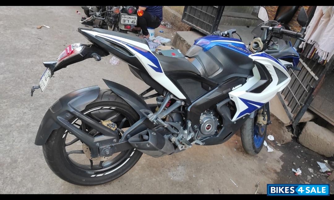 Bajaj Pulsar RS 200