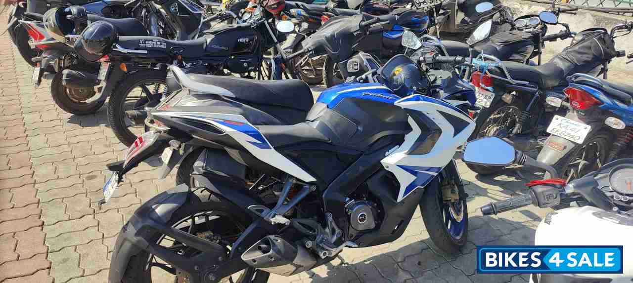 Bajaj Pulsar RS 200