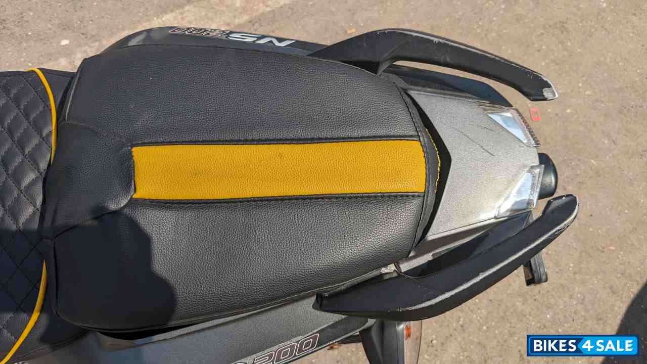 Black Bajaj Pulsar 200 NS