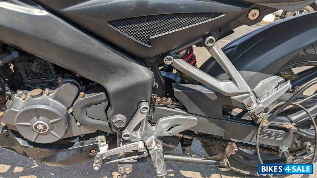 Black Bajaj Pulsar 200 NS Black Bajaj Pulsar 200 NS