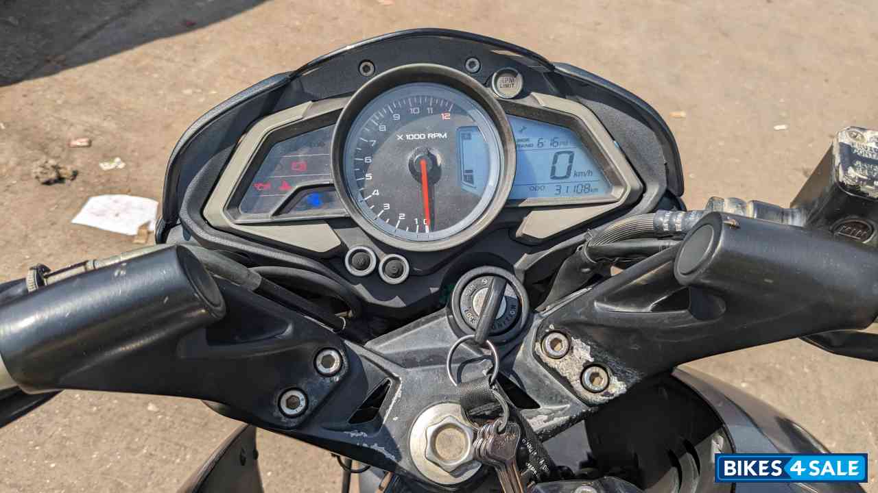 Black Bajaj Pulsar 200 NS Black Bajaj Pulsar 200 NS