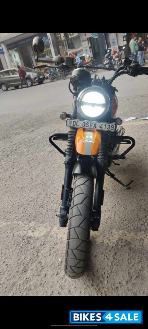 Yezdi Scrambler Single Tone