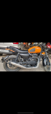 Yezdi Scrambler Single Tone