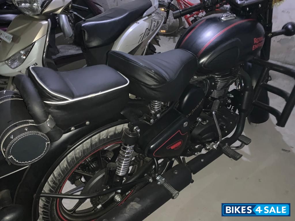 Royal Enfield Classic Stealth Black