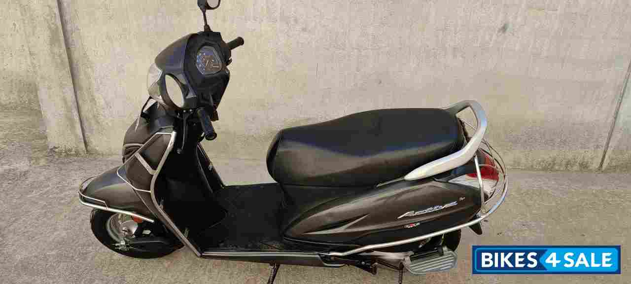 Grey Honda Activa 5G