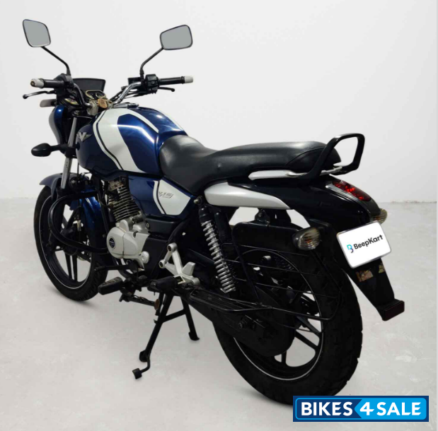 Bajaj V15