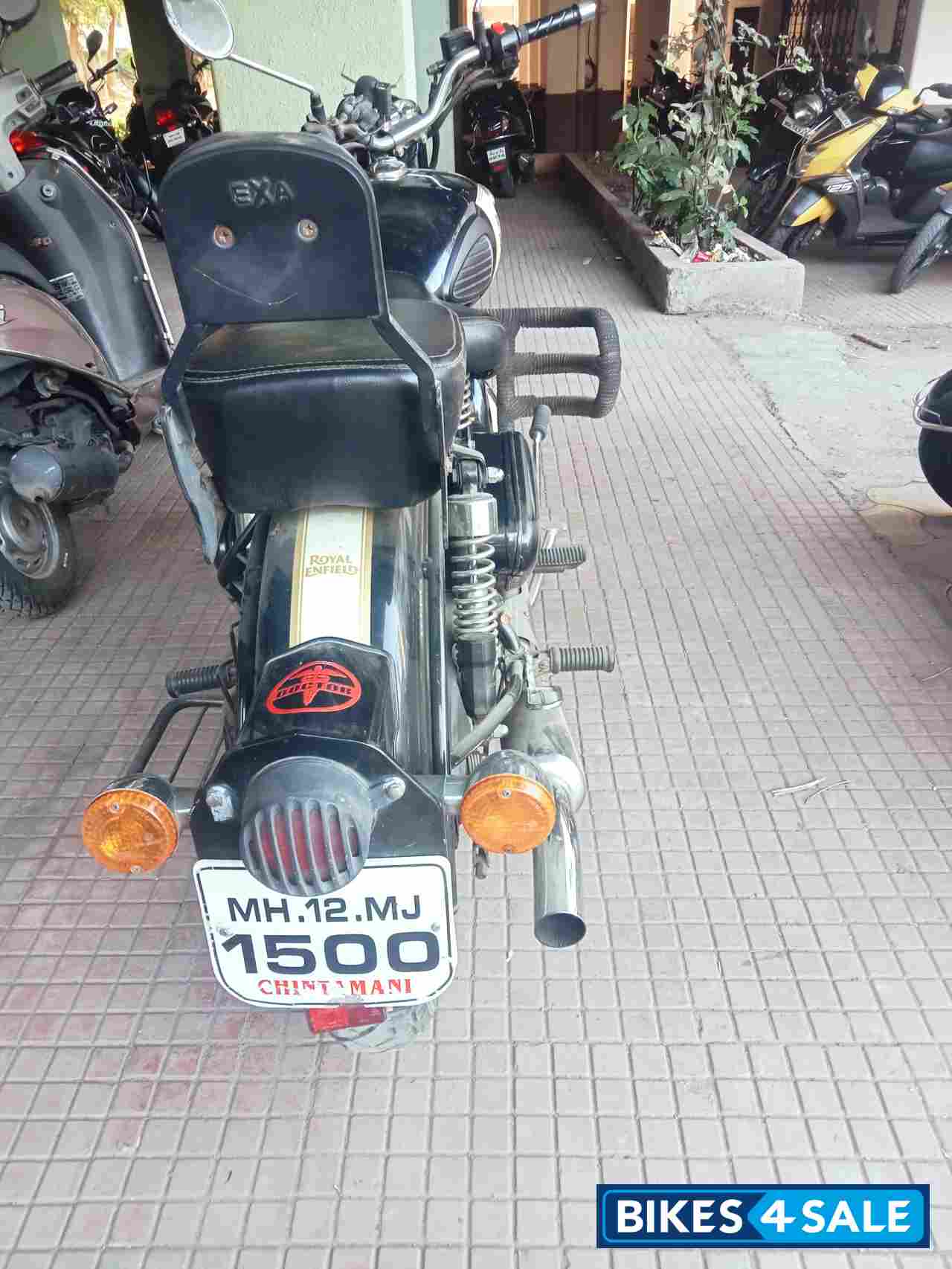 Black Royal Enfield Classic 500