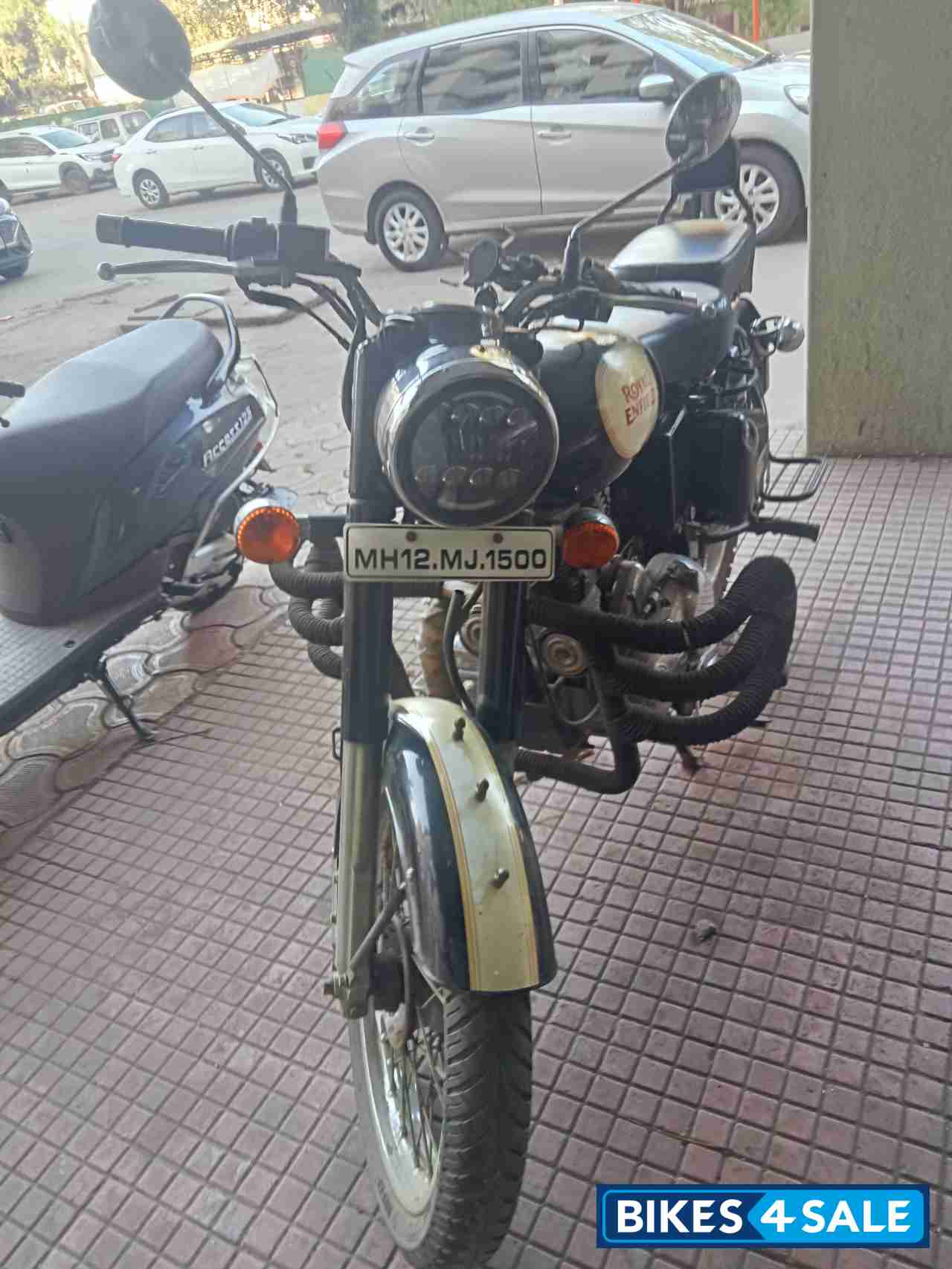Black Royal Enfield Classic 500