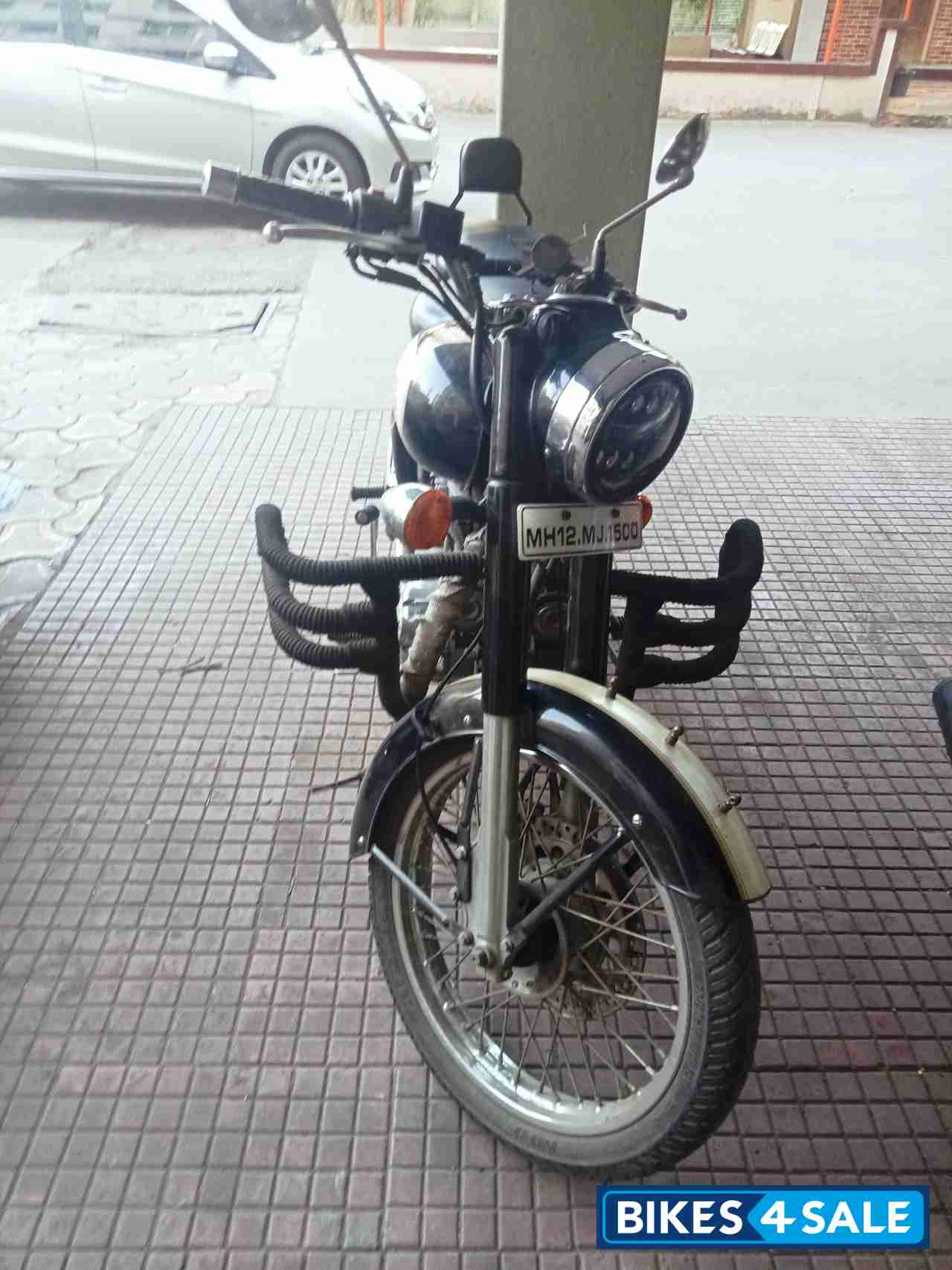 Black Royal Enfield Classic 500
