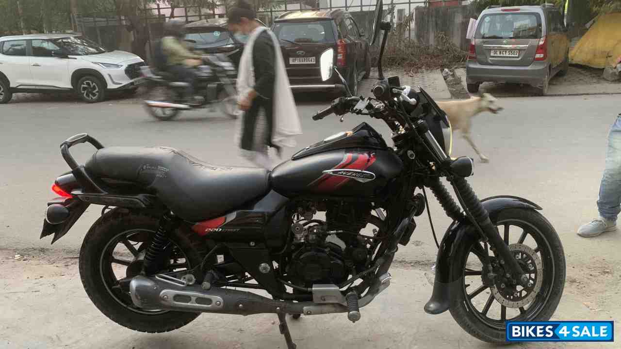 Bajaj Avenger Street 220