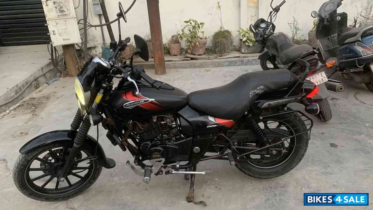 Bajaj Avenger Street 220