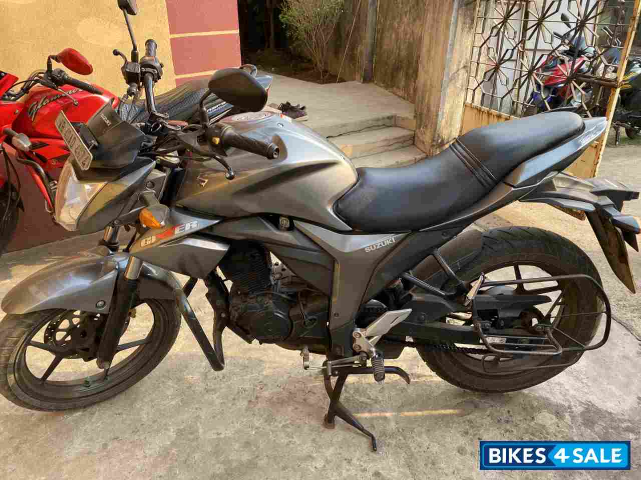 Grey Suzuki Gixxer 150