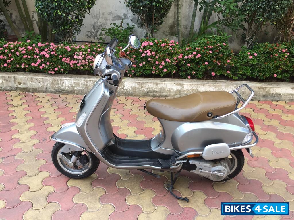 Grey Vespa VXL 125