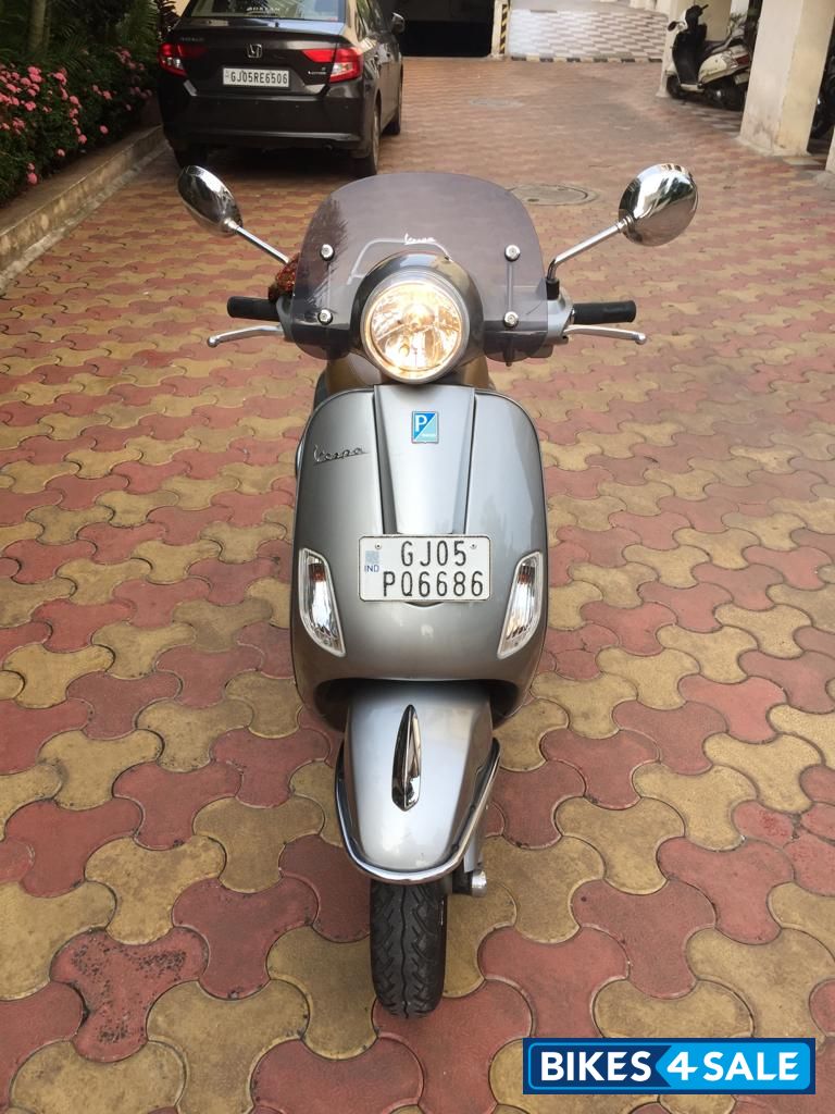 Grey Vespa VXL 125