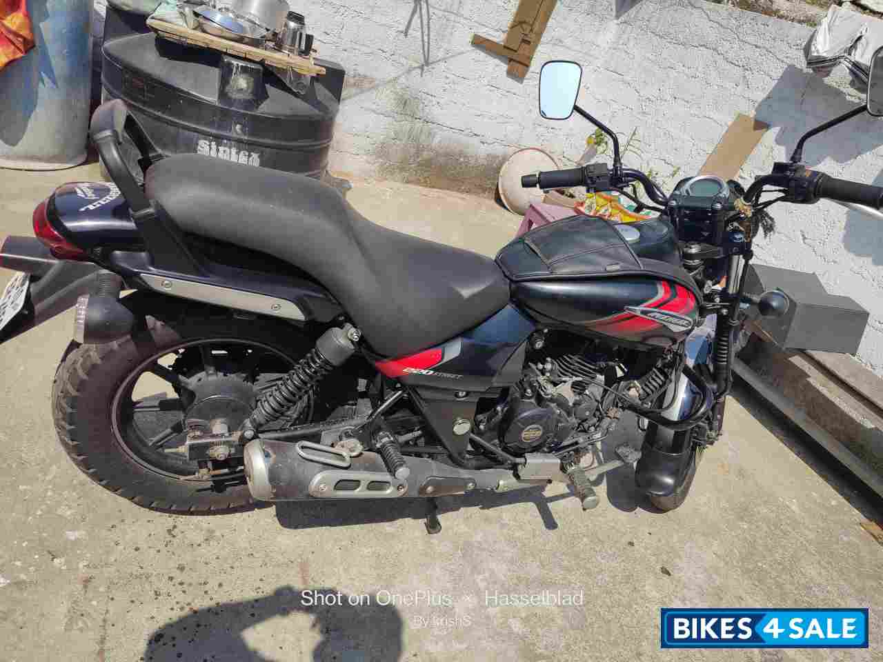 Black Bajaj Avenger Street 220