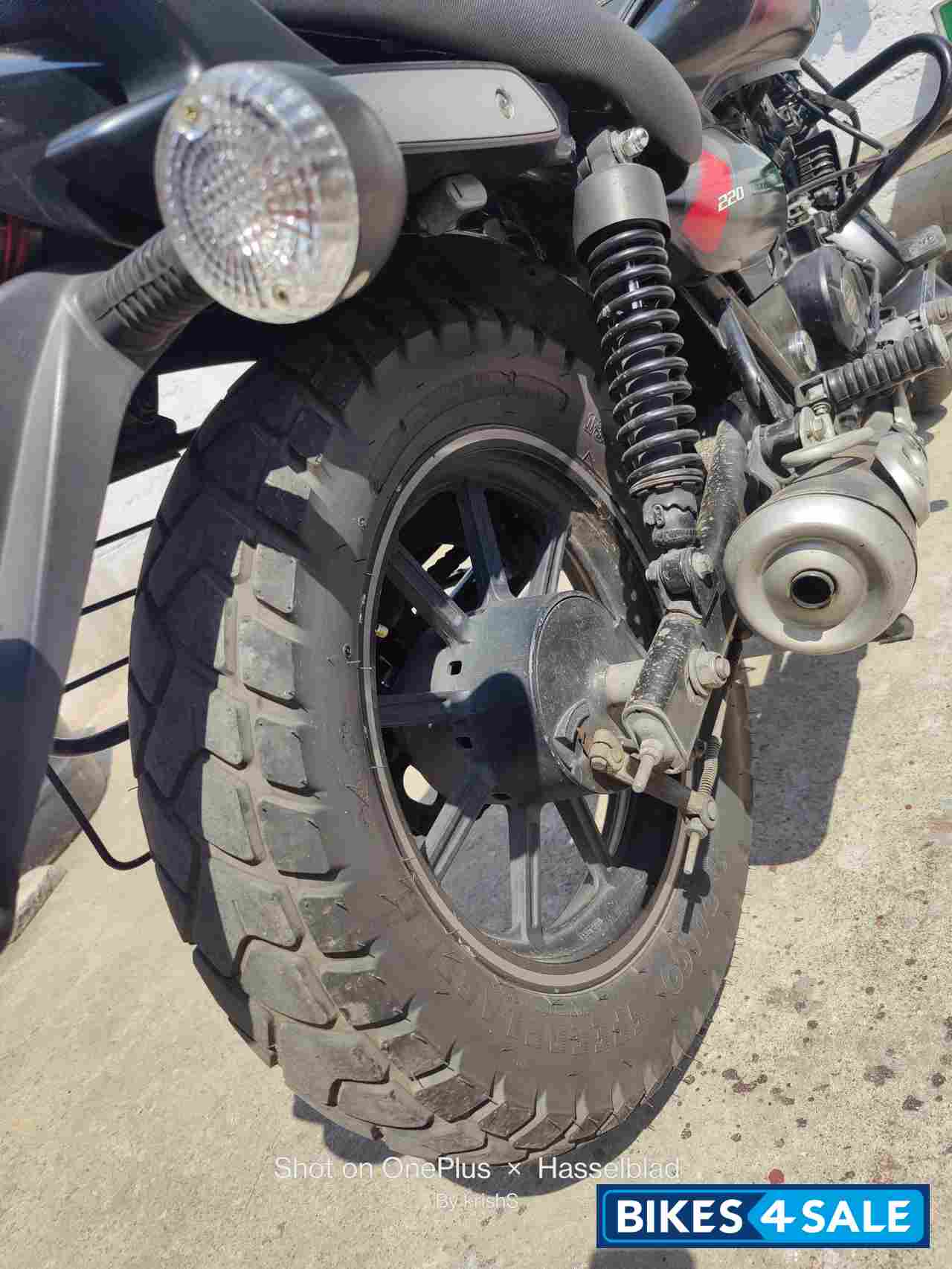 Black Bajaj Avenger Street 220