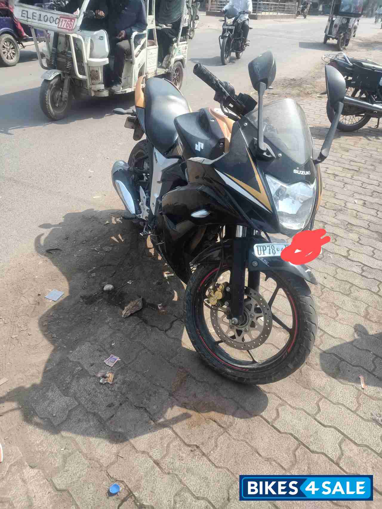 Golden Black Suzuki Gixxer SF SP