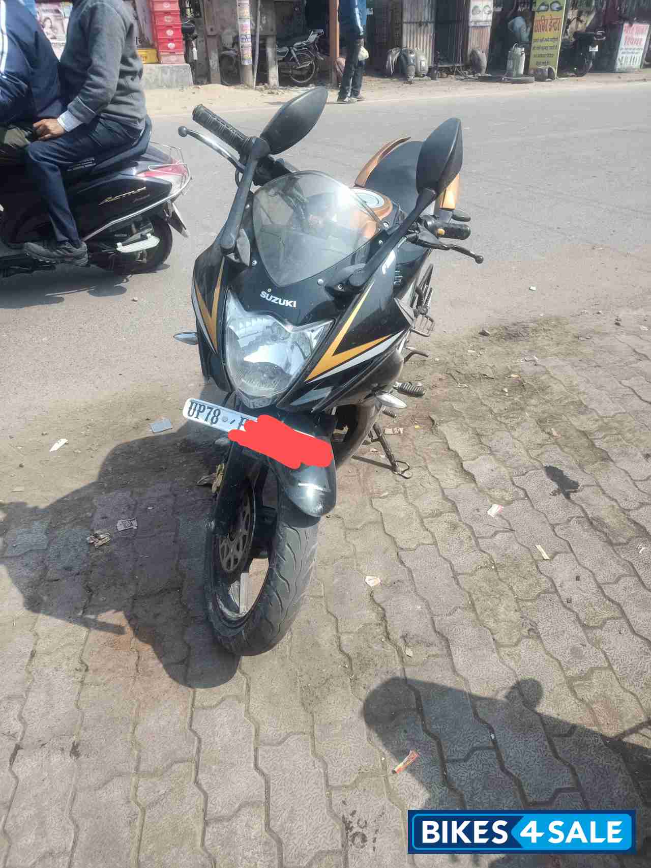 Golden Black Suzuki Gixxer SF SP