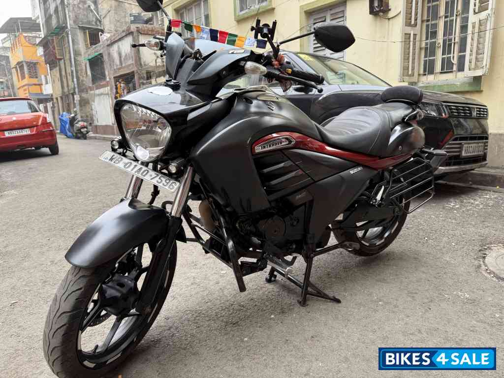 Matte Black Suzuki Intruder 150 BS6