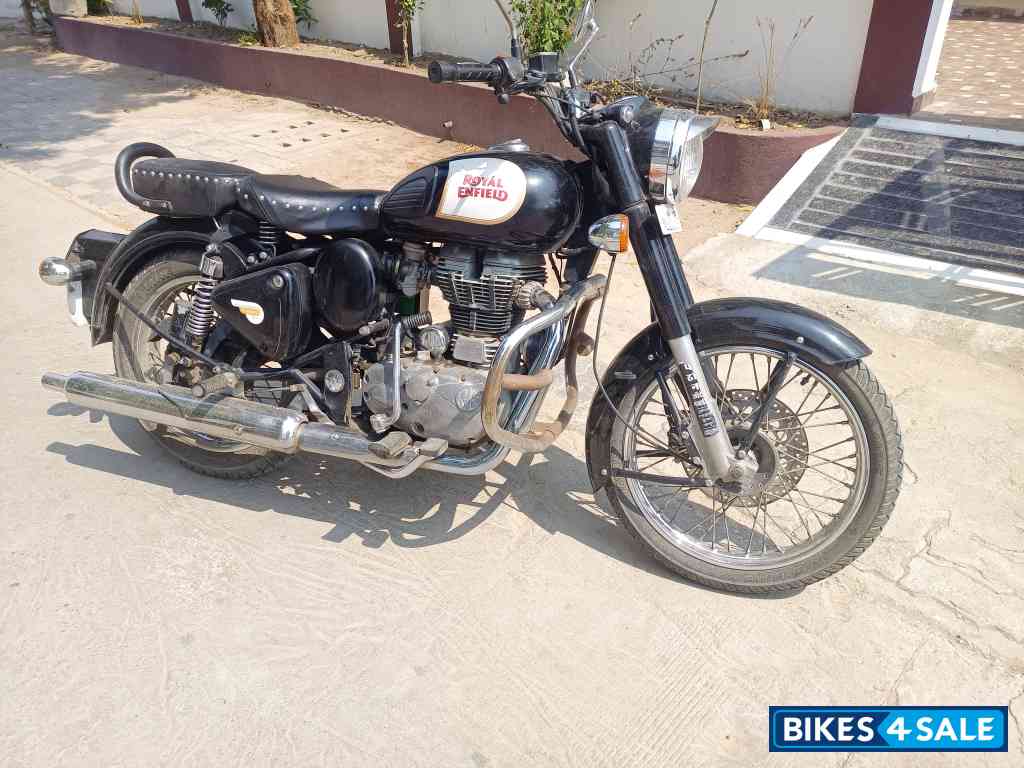 Black Royal Enfield Classic 350