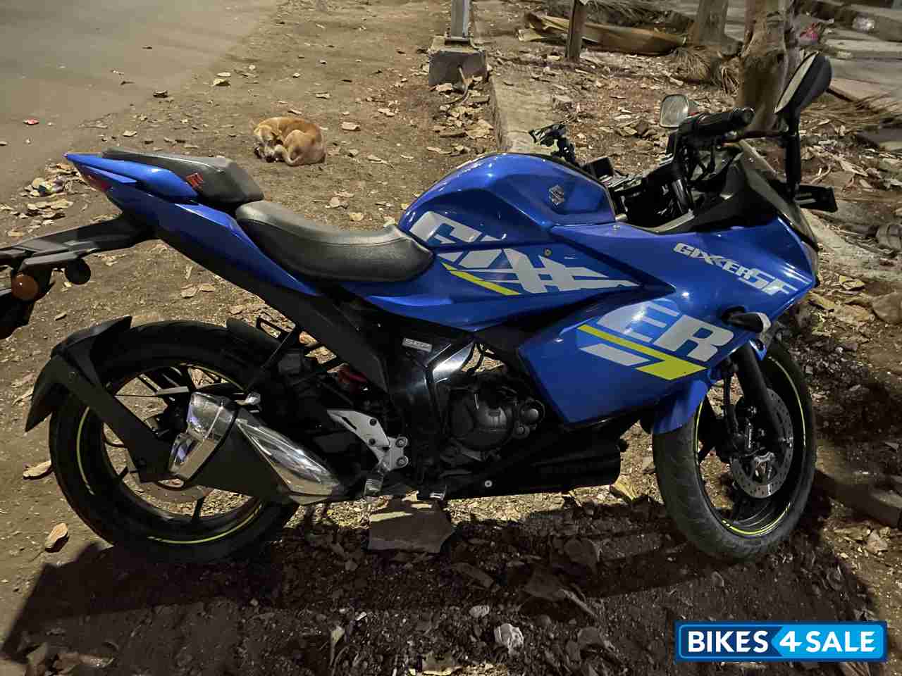 Blue Suzuki Gixxer SF