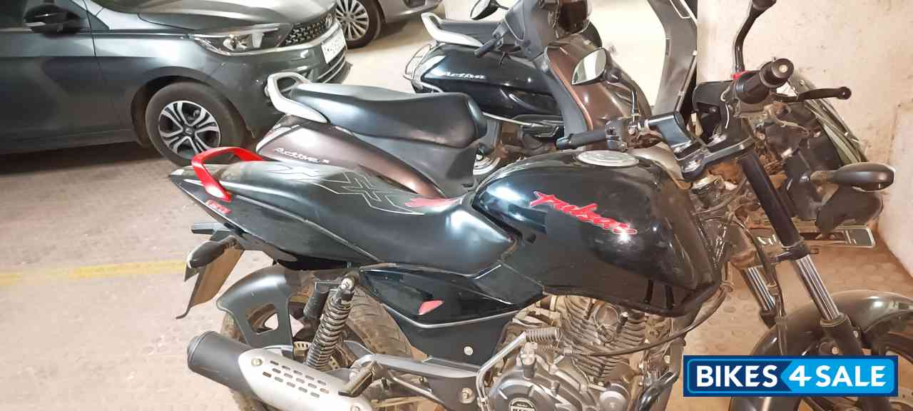 Bajaj Pulsar 150 Neon