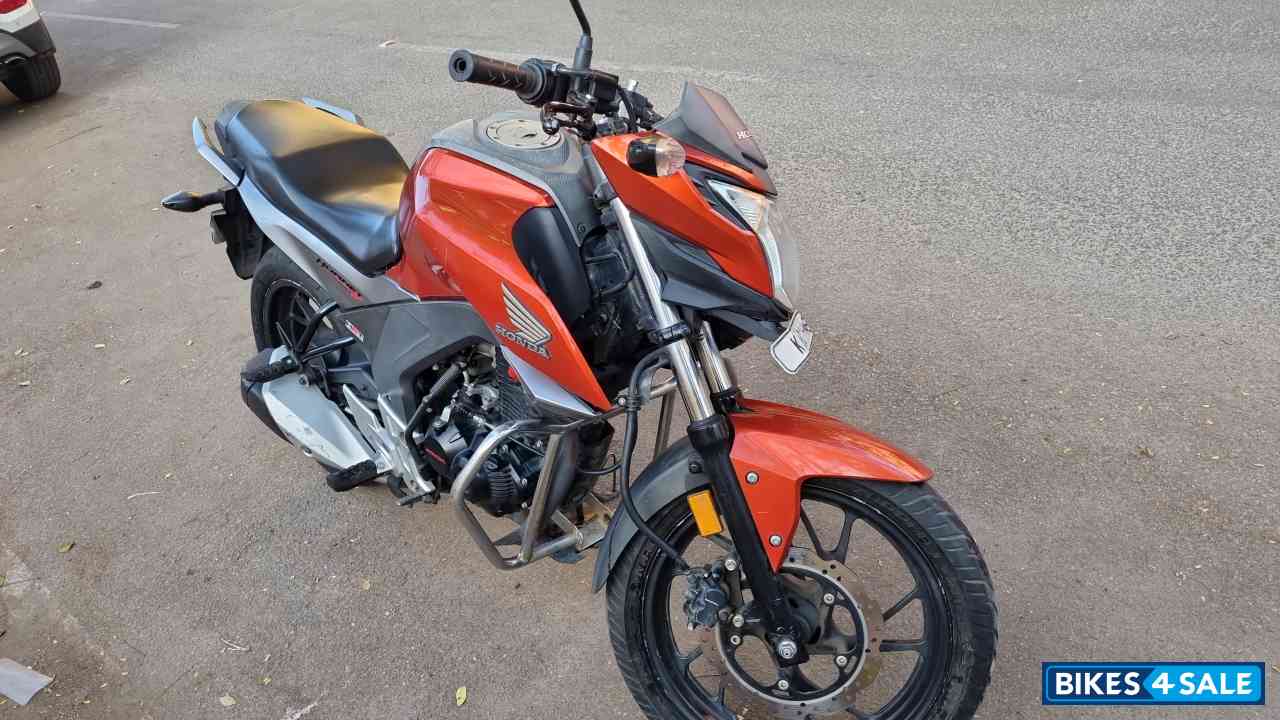 Honda CB Hornet 160R