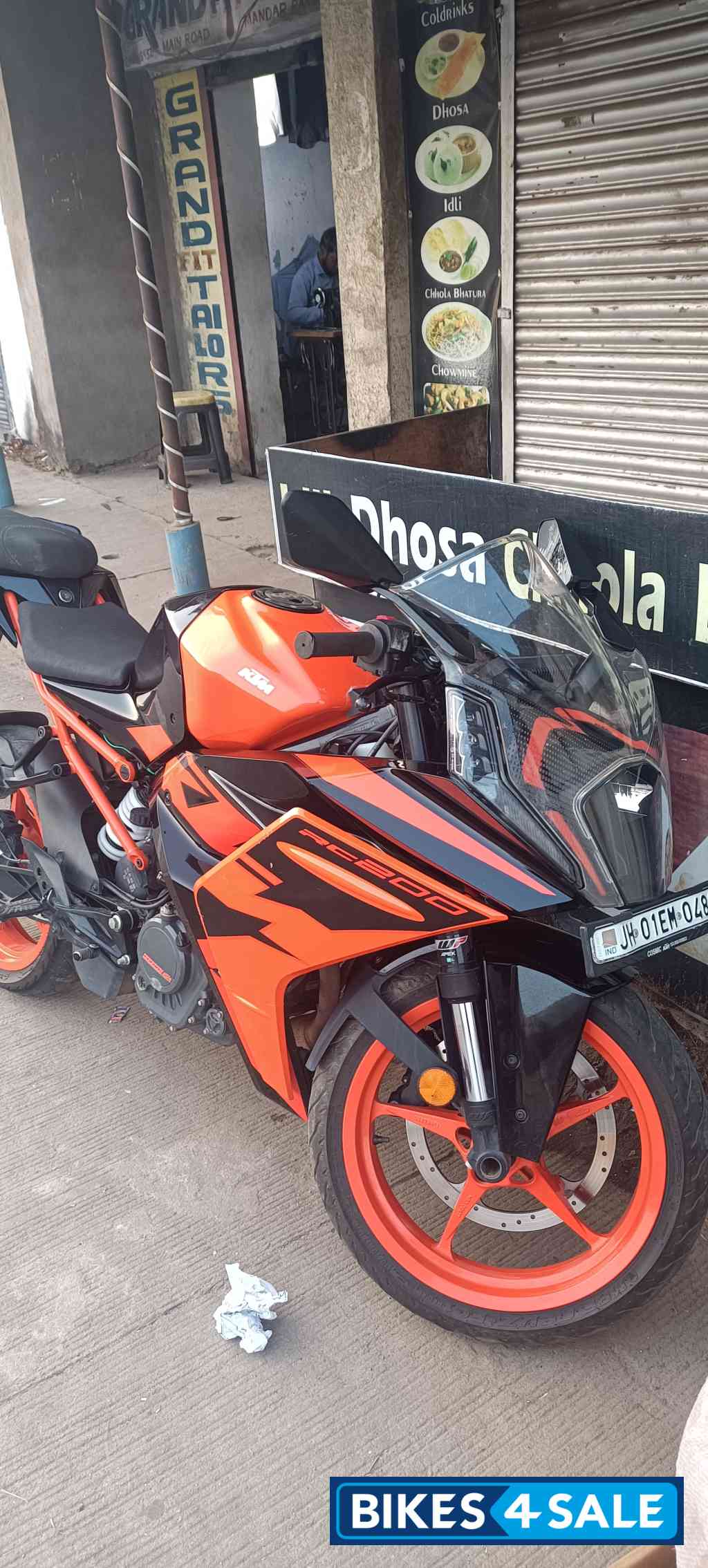 Red/black KTM RC 200 2022