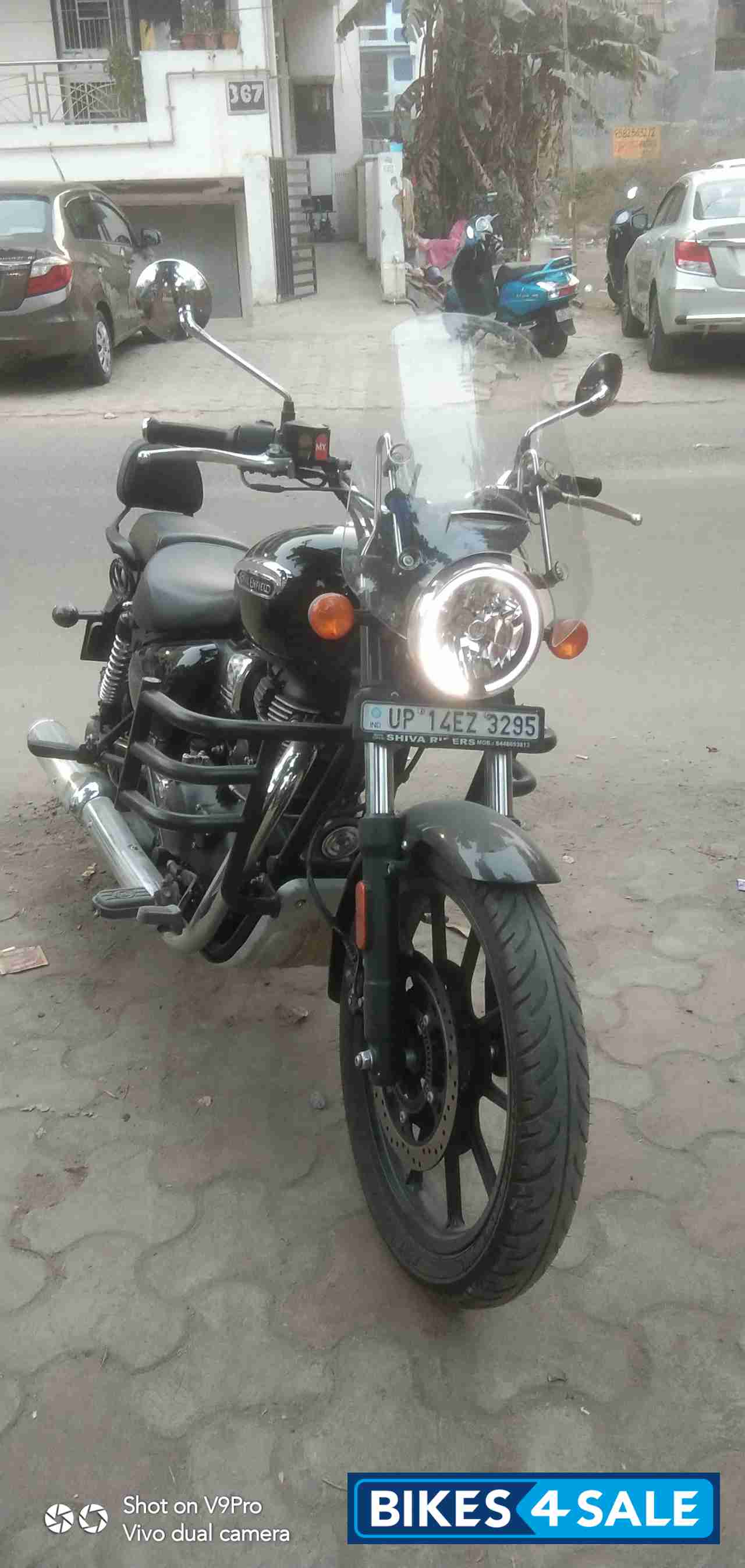 Pure Black Royal Enfield Meteor 350 Stellar