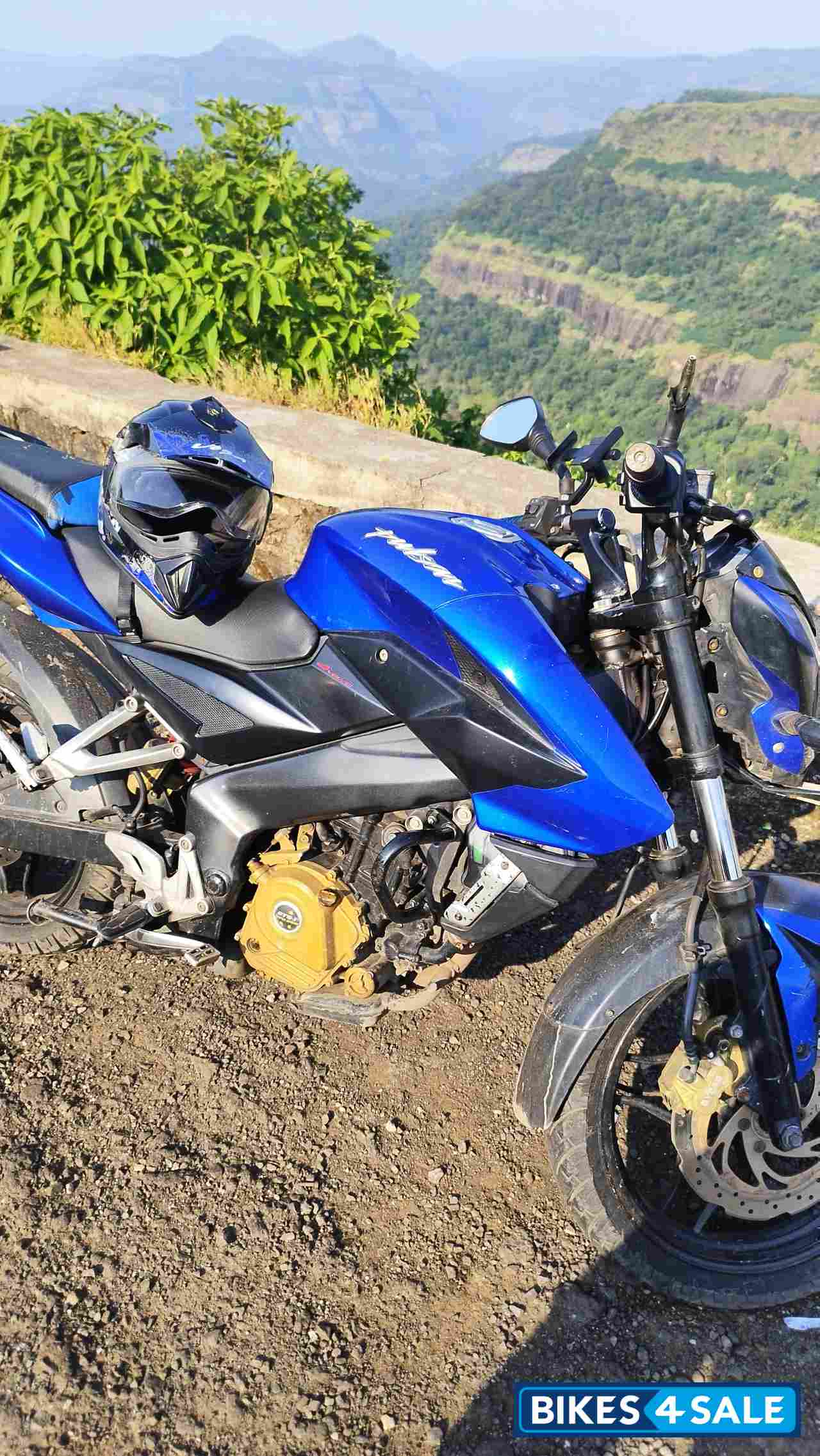 Blue Bajaj Pulsar 200 NS