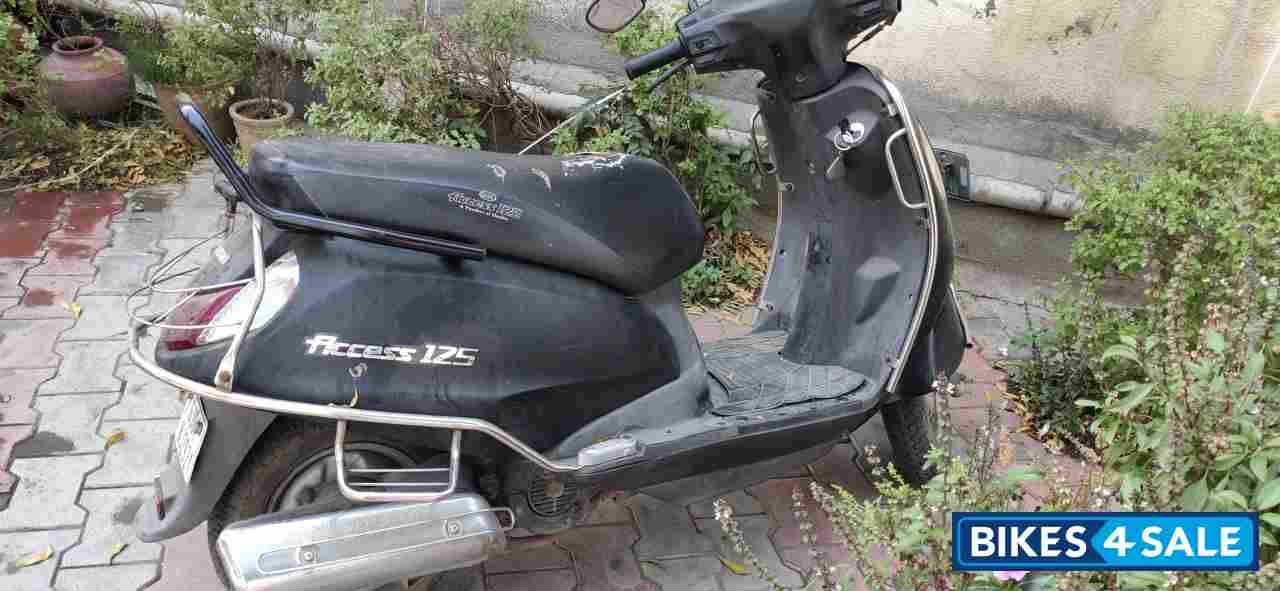 Black Suzuki Access 125