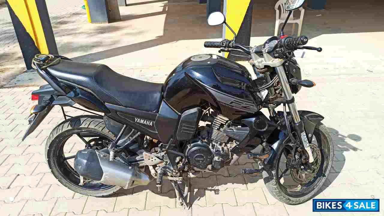 Balck Yamaha FZ16