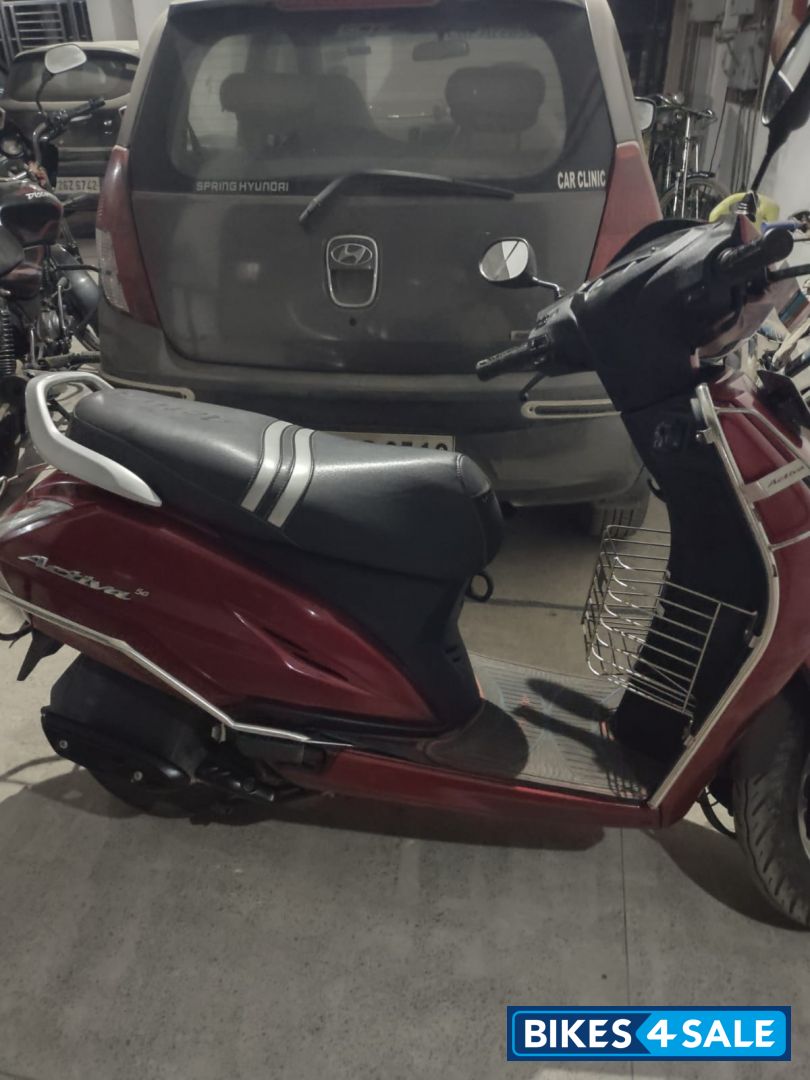 Red Honda Activa 5G