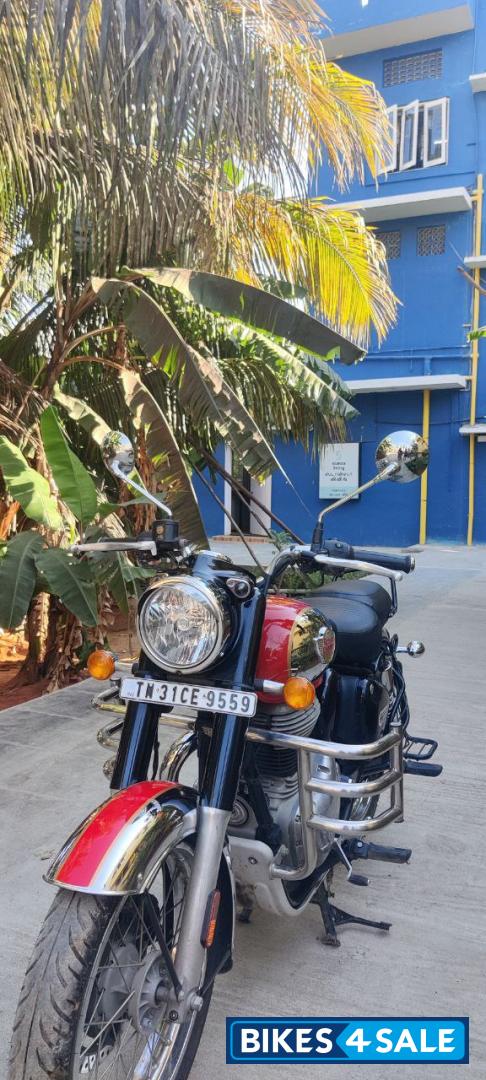 Red Royal Enfield Classic 350 2021