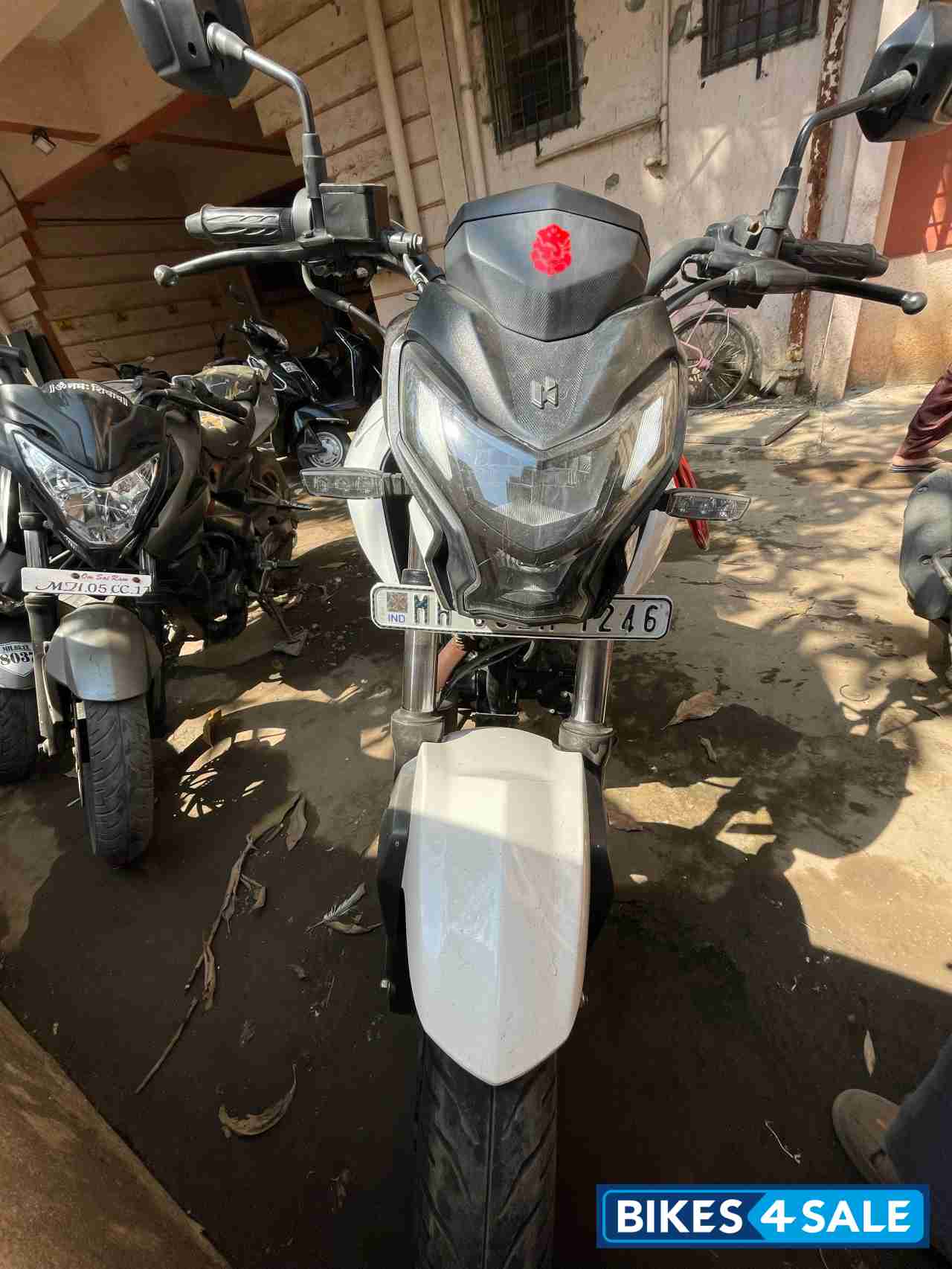 Pearl Silver White Hero Xtreme 160R