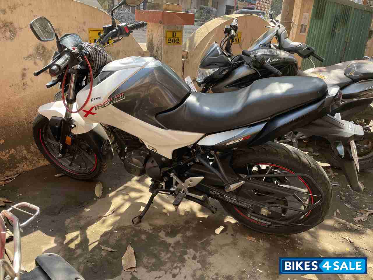 Pearl Silver White Hero Xtreme 160R