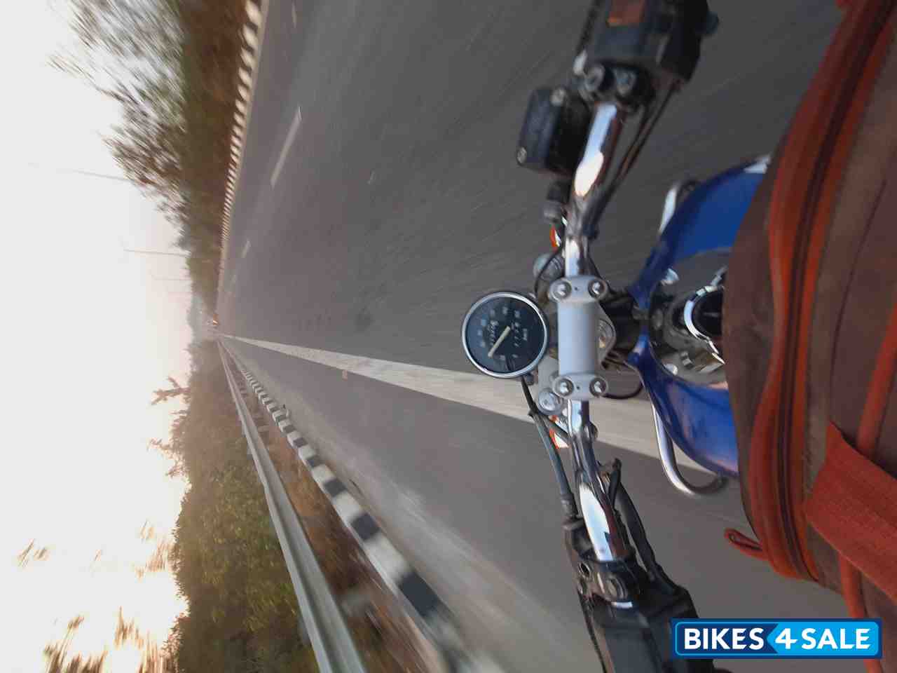 Pblue Bajaj Avenger 220 DTS-i