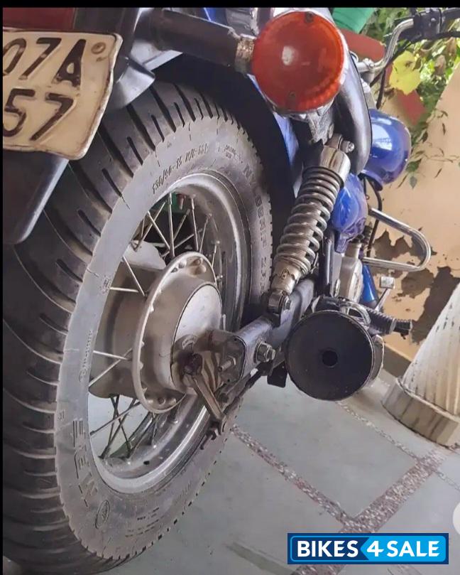 Pblue Bajaj Avenger 220 DTS-i Pblue Bajaj Avenger 220 DTS-i