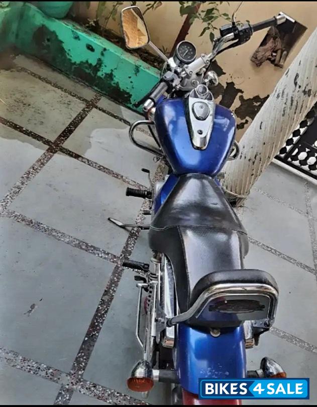 Pblue Bajaj Avenger 220 DTS-i Pblue Bajaj Avenger 220 DTS-i