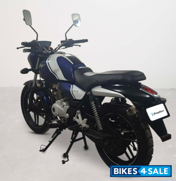 Bajaj V15
