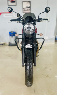 Cranberry Red Triumph Street Twin