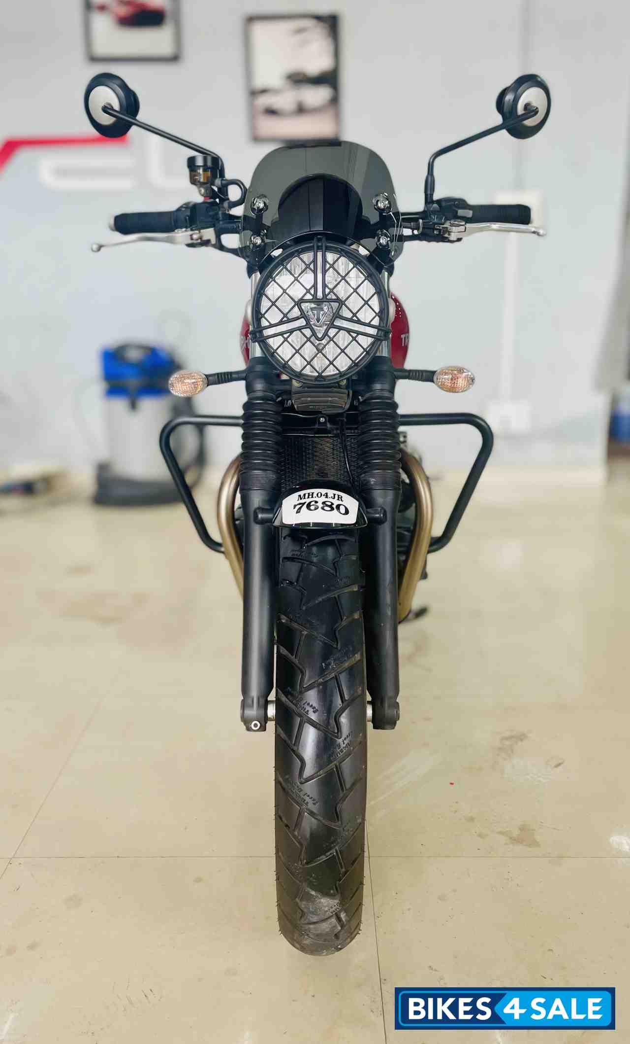 Cranberry Red Triumph Street Twin