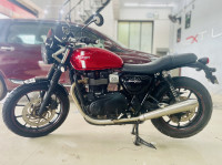 Cranberry Red Triumph Street Twin