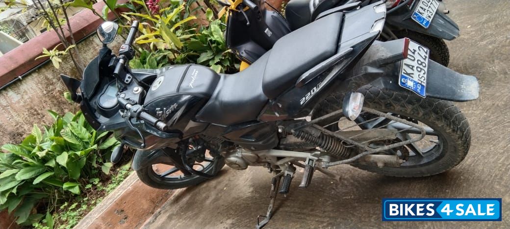 Bajaj Pulsar 220F