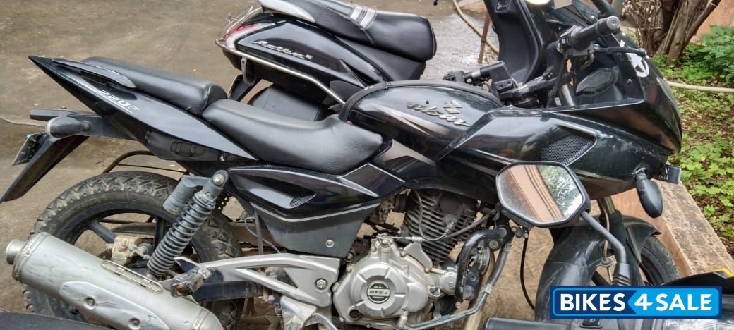 Bajaj Pulsar 220F