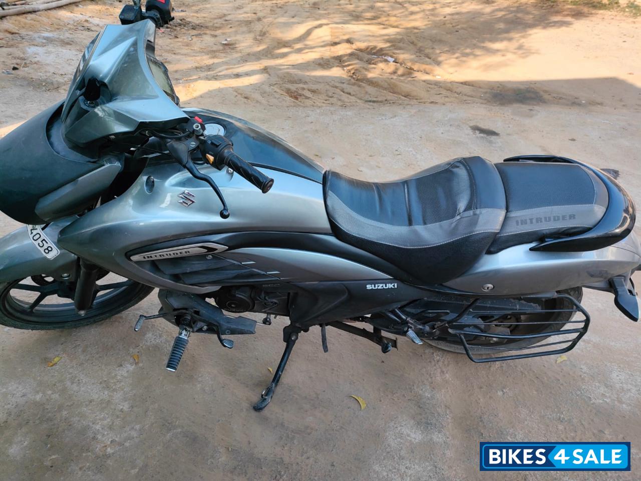 Silver Suzuki Intruder 150