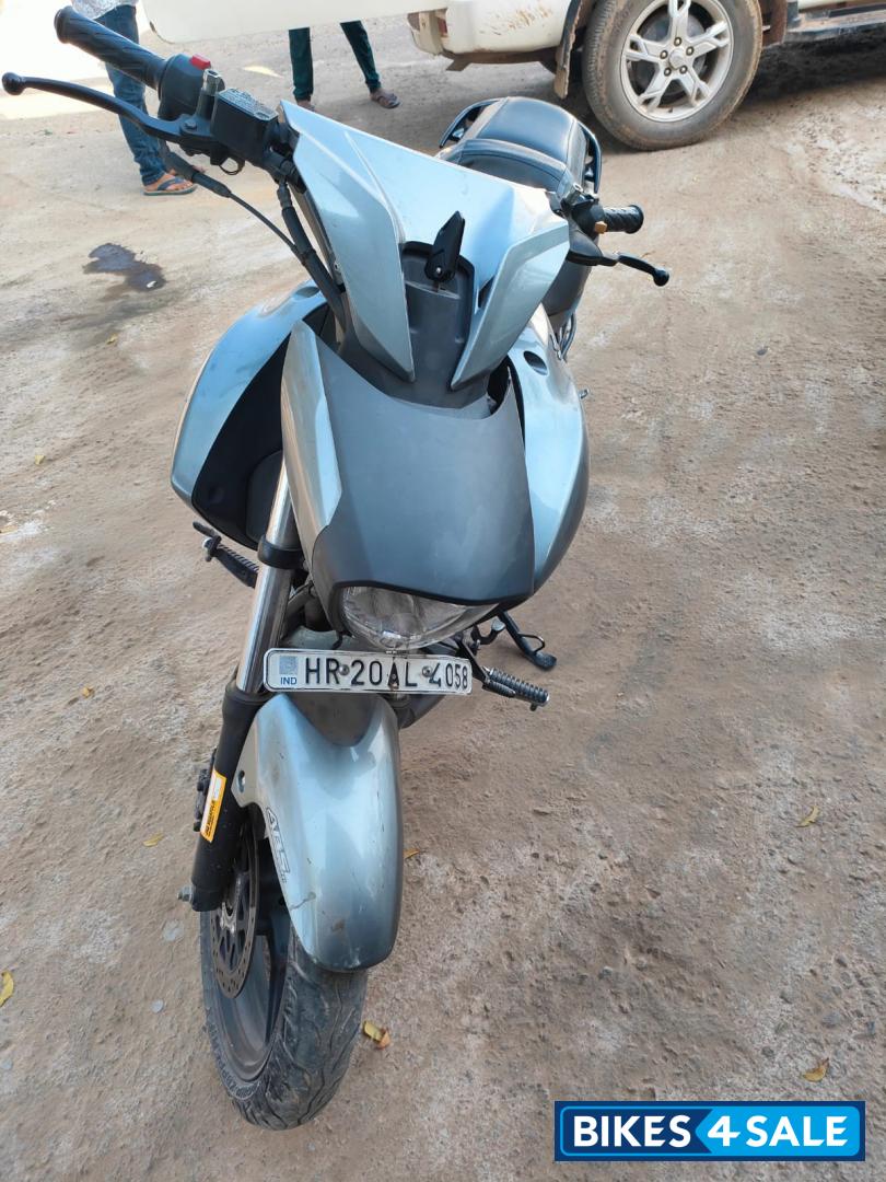 Silver Suzuki Intruder 150