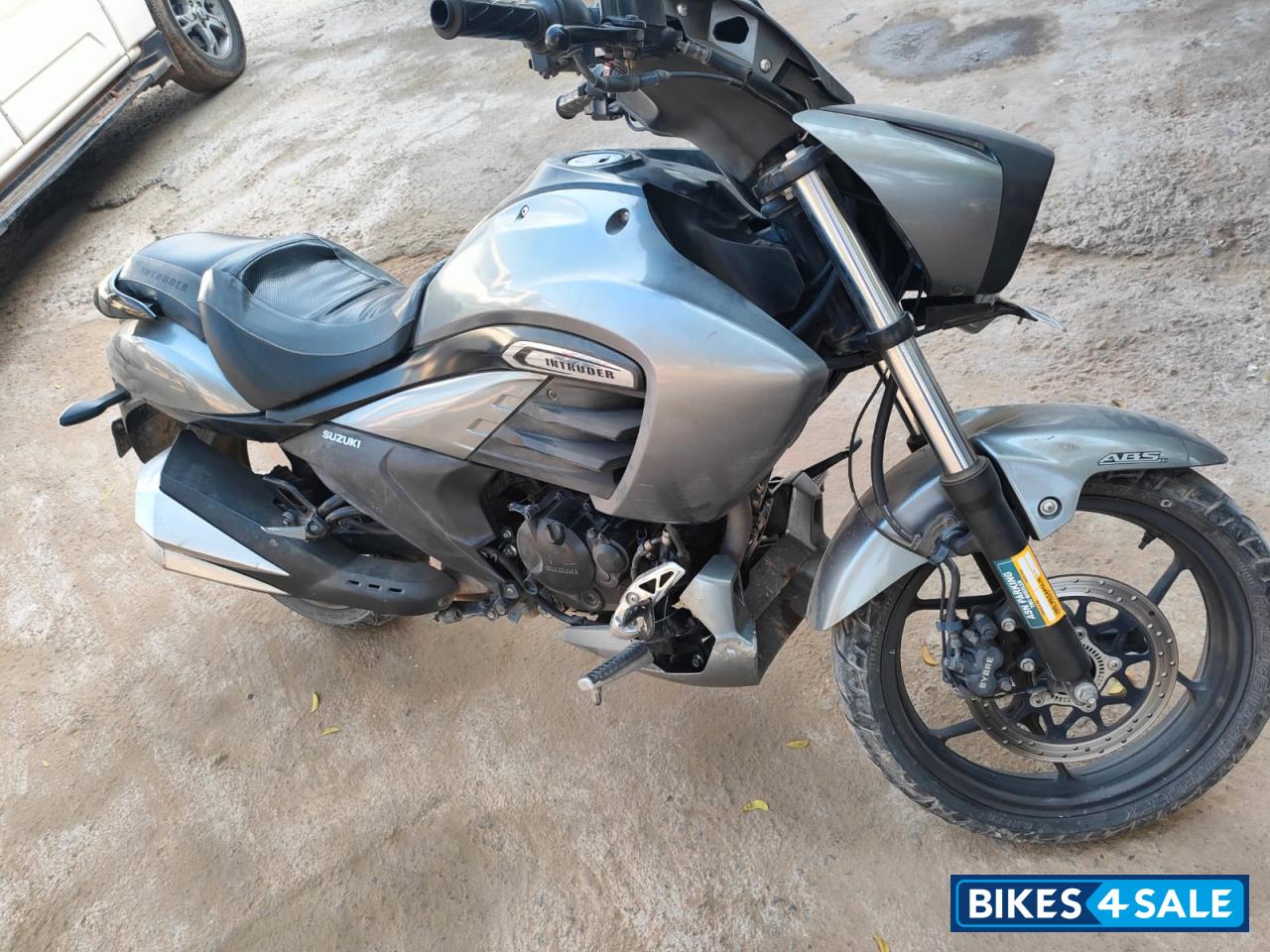 Silver Suzuki Intruder 150