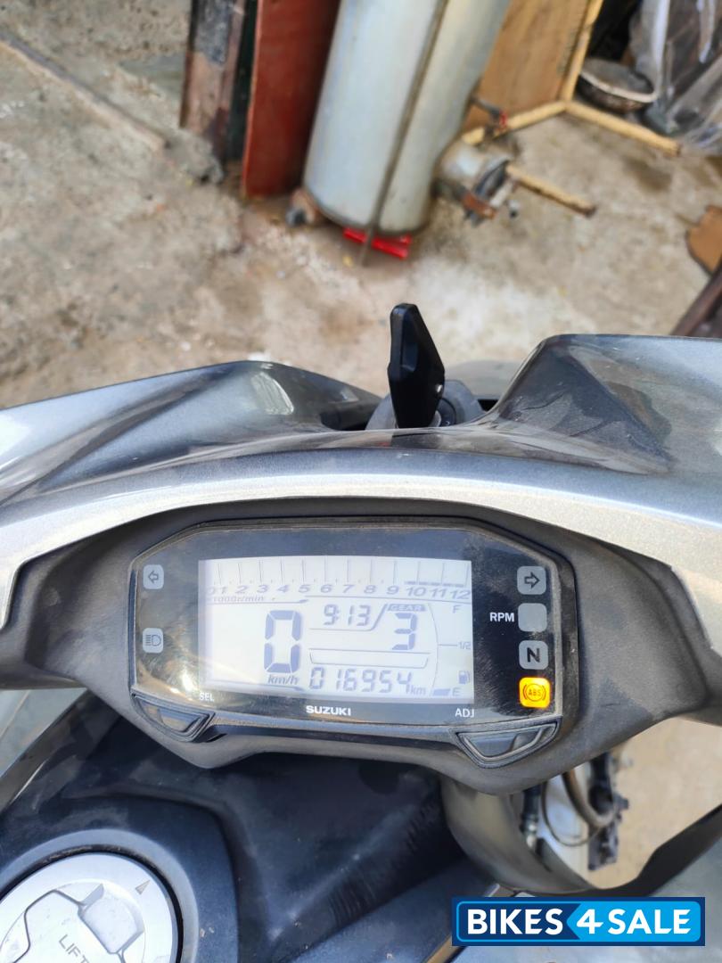 Silver Suzuki Intruder 150